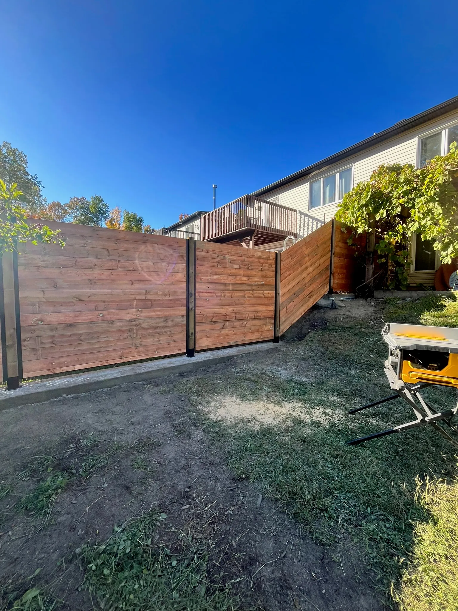 Clôture en cèdre horizontal